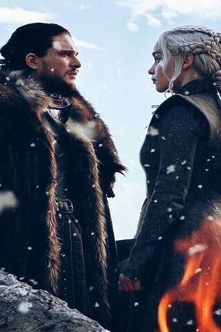 Frozen Bonds: A Clash of Thrones ❄️🔥
