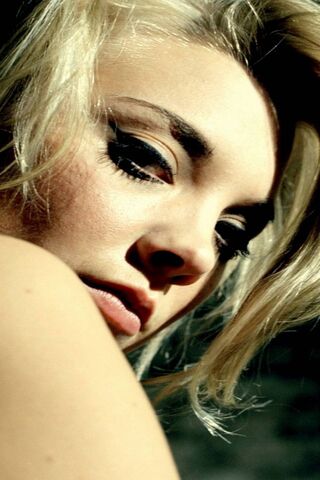 Nathalie: A Glimpse of Elegance