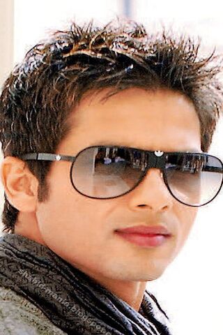 Charming Star: The Allure of Shahid Kapoor 🌟