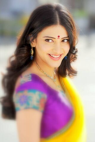 Sruthi: A Radiant Elegance