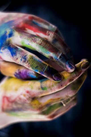 Artistic Expression: A Colorful Embrace 🎨🤲