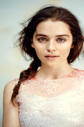 Radiant Elegance: A Glimpse of Emilia Clarke