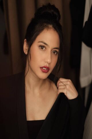 Elegance in Simplicity: Pevita Pearce