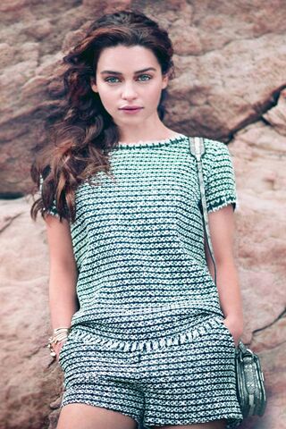 Emilia Clarke: A Glimpse of Elegance 🌟