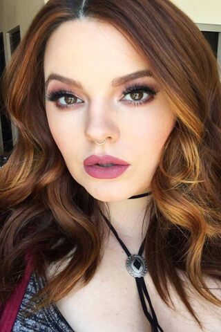 Embracing Beauty: The Confidence of Tess Holliday