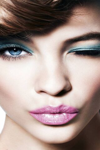 Ashley: The Glamorous Wink ✨