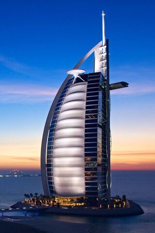 Sailing into Luxury: The Iconic Burj Al Arab 🌊🏨
