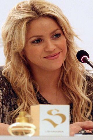 Shakira Wallpaper - Download to your mobile from PHONEKY