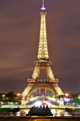 Парижская Эйфелева башня