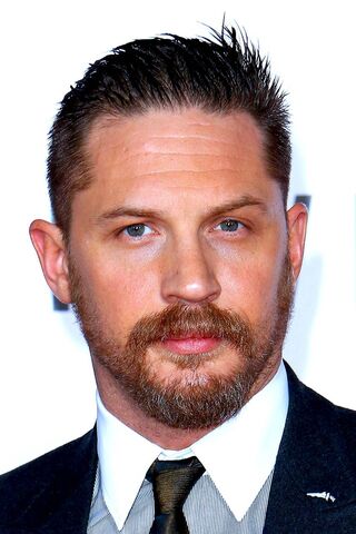 The Charismatic Presence of Tom Hardy 🌟