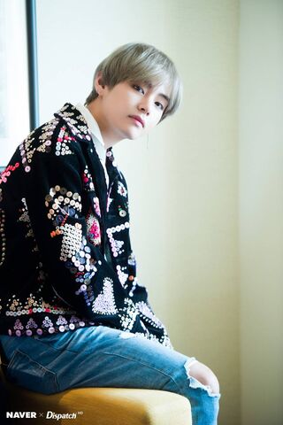 V Taeyung: The Charismatic Star 🌟