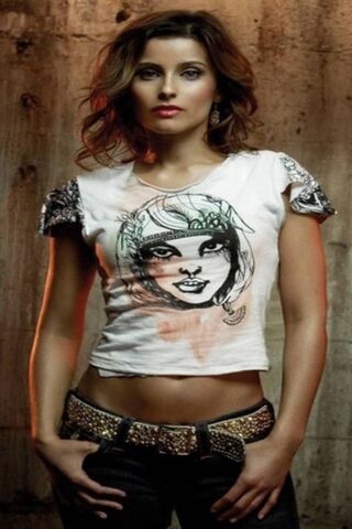 Nelly Furtado: A Bold Fashion Statement 🎤✨