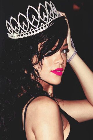 Crowned Elegance: A Night of Glamour ✨👑
