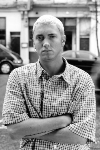 The Iconic Rapper: Eminem in Focus 🎤