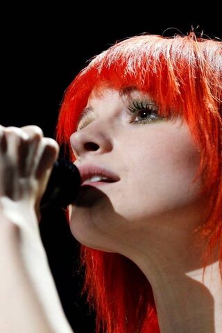 Vibrant Melodies: The Essence of Hayley Williams 🎤✨