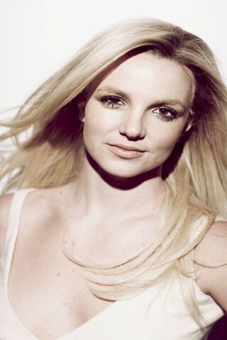 Pop Icon: The Timeless Allure of Britney Spears 🎤✨