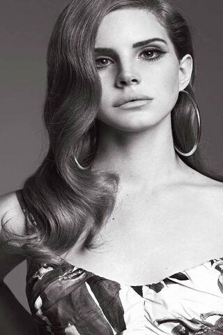 Timeless Elegance: The Allure of Lana Del Rey