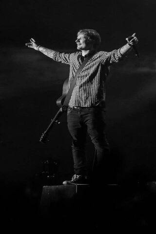 Ed Sheeran: The Heartfelt Performer 🎤❤️