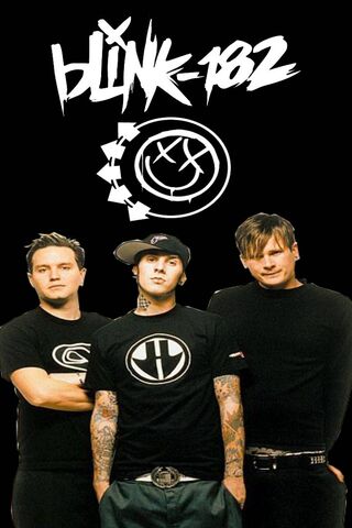 The Iconic Trio: Blink-182 🎸✨
