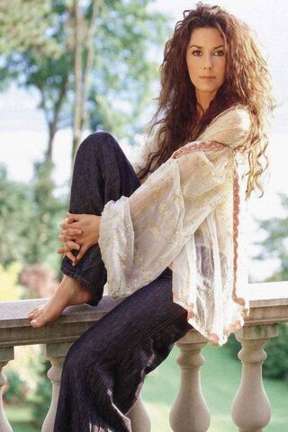 Timeless Elegance: Shania Twain in Nature 🌿✨