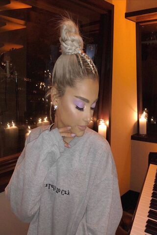 Ariana's Cozy Vibes 🎤✨