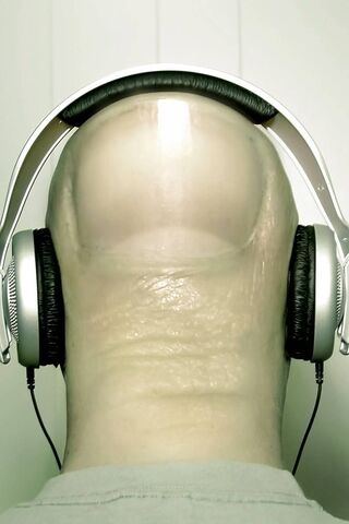 The Headphone Conundrum 🎧😂