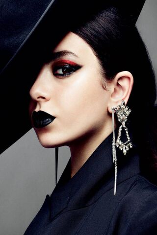 Charli XCX: The Bold Icon of Modern Pop 🎤✨