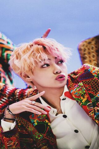 Vibrant Charisma: The Idol's Essence 🌟