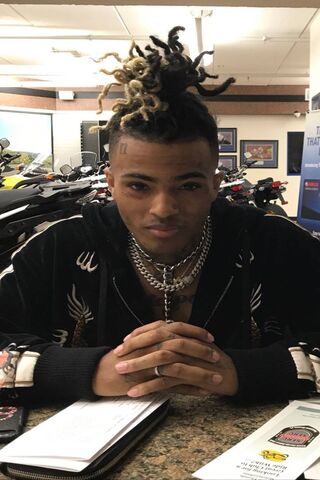 Vibes of X*xtentacion: A Unique Shopping Experience 🎶🛍️