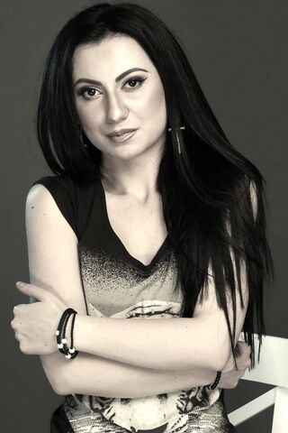 Raisa Mayer: A Portrait of Elegance