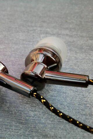 Tune In: The Perfect Earphone Experience 🎧