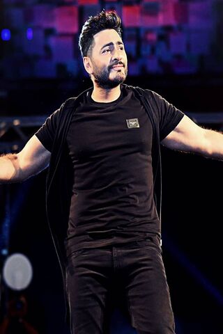 Vibrant Performance by Tamer Hussny 🎤✨