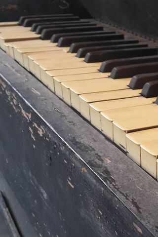 Melodies of the Past: T..