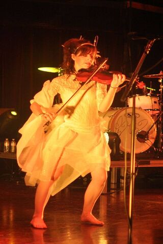 Enchanting Melodies: Lindsey Stirling in Action 🎻✨