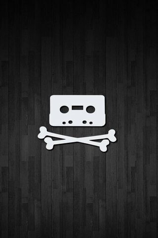 Retro Vibes: The Cassette Skull 🎶💀
