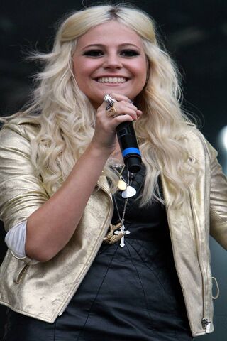 Shining Star: Pixie Lott in Action! 🌟