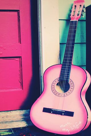 Гитара розовая