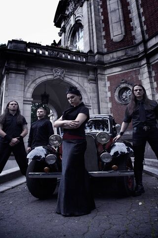 Dark Elegance: The Esse..