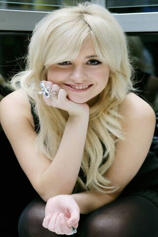 Pixie Lott: A Glimpse of Radiance 🌟