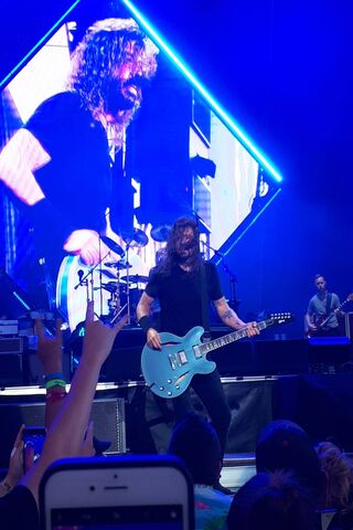 Rocking the Stage: Foo Fighters Live! 🎸✨
