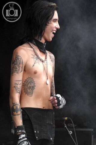 Rocking the Stage: The Energy of Andy Biersack 🎤🔥