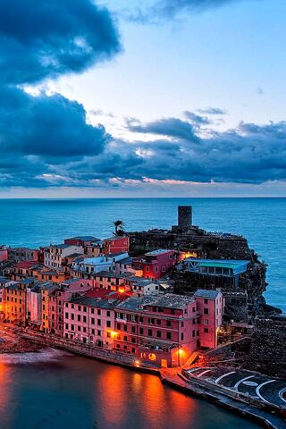 Coastal Charm at Dusk 🌅🏖️