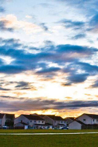 Sunset Serenity in the Suburbs 🌅🏡