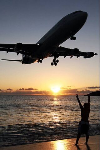Chasing Horizons: The Perfect Sunset Landing 🌅✈️