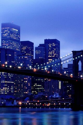 Twilight Over the Brooklyn Bridge 🌉✨