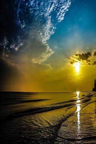 Golden Horizons: A Serene Sea Sunset 🌅