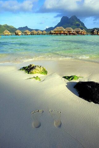 Footprints in Paradise: Discovering Bora Bora 🌴🌊