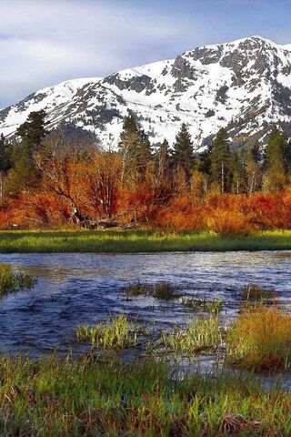Serenity by the Water: A Mountain Escape 🌄💧