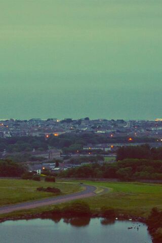 Twilight Over Edinburgh: A City of Enchantment 🌆✨