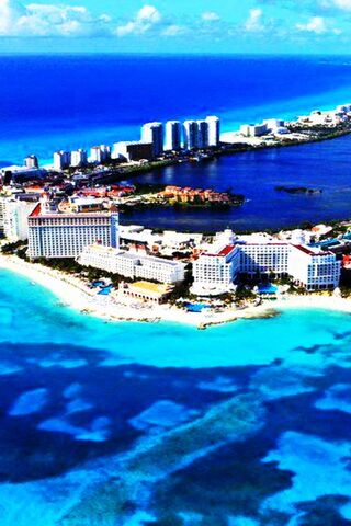 Tropical Paradise: Cancun's Coastal Beauty 🌴🌊